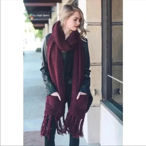 Sangria Pocketed Tassel Scarf - Picture 4 of 5